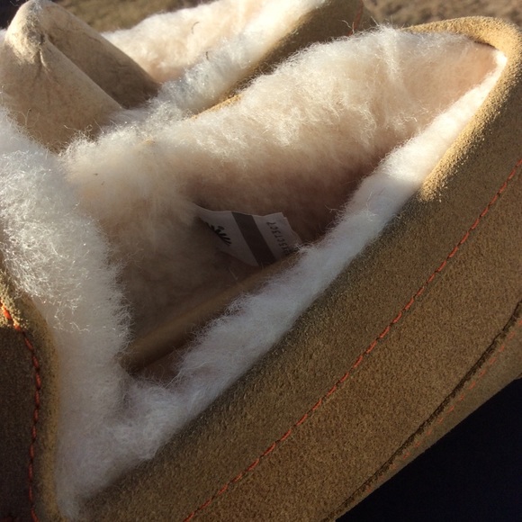 Ugg Ascot Slippers - Picture 7 of 7